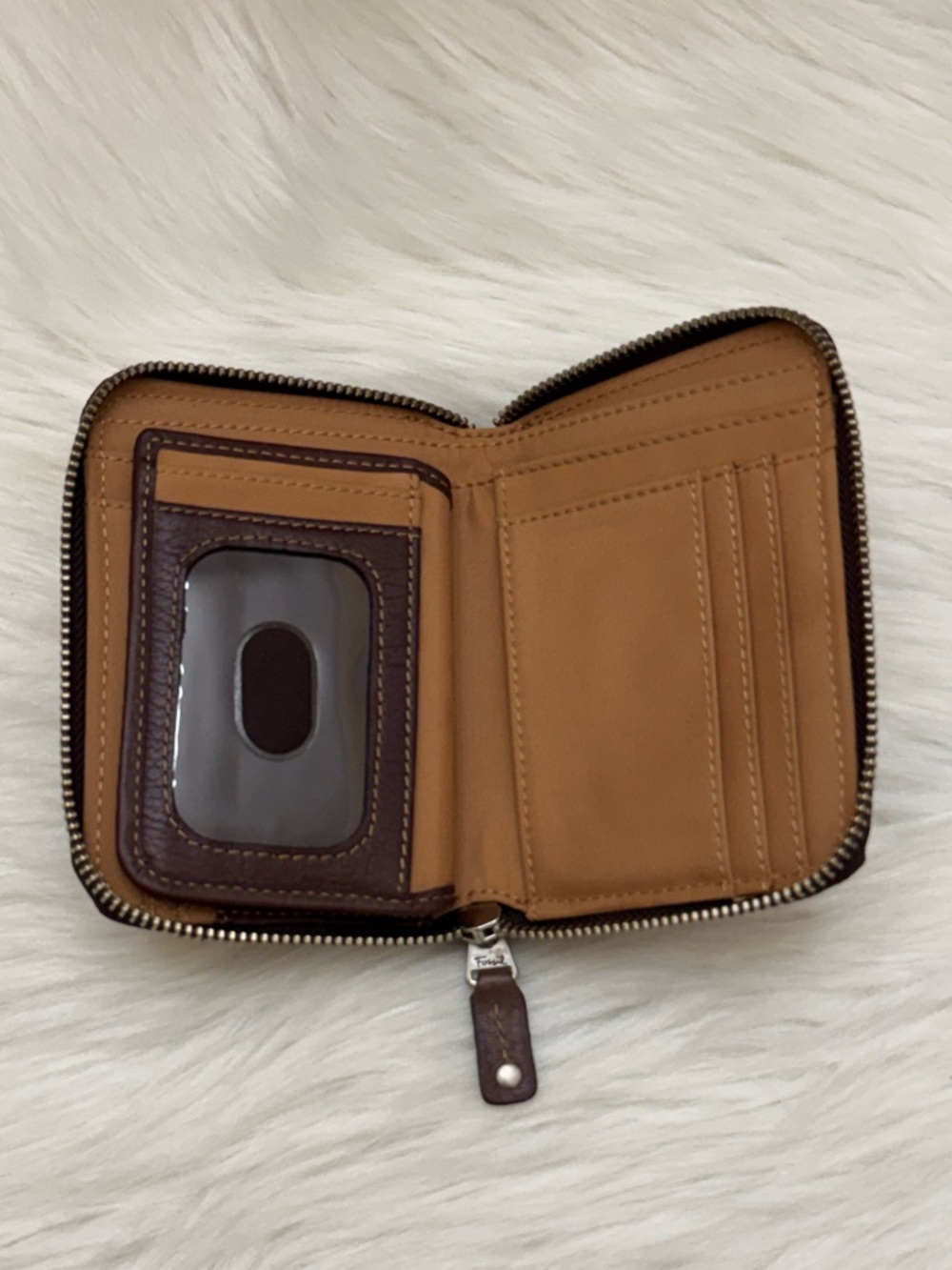 FOSSIL - BROWN TAN SOFT LEATHER COMPACT ZIP AROUND WALLET - Picture 9 of 12